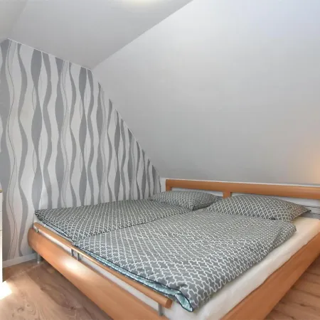 In With Private Garden Apartment *